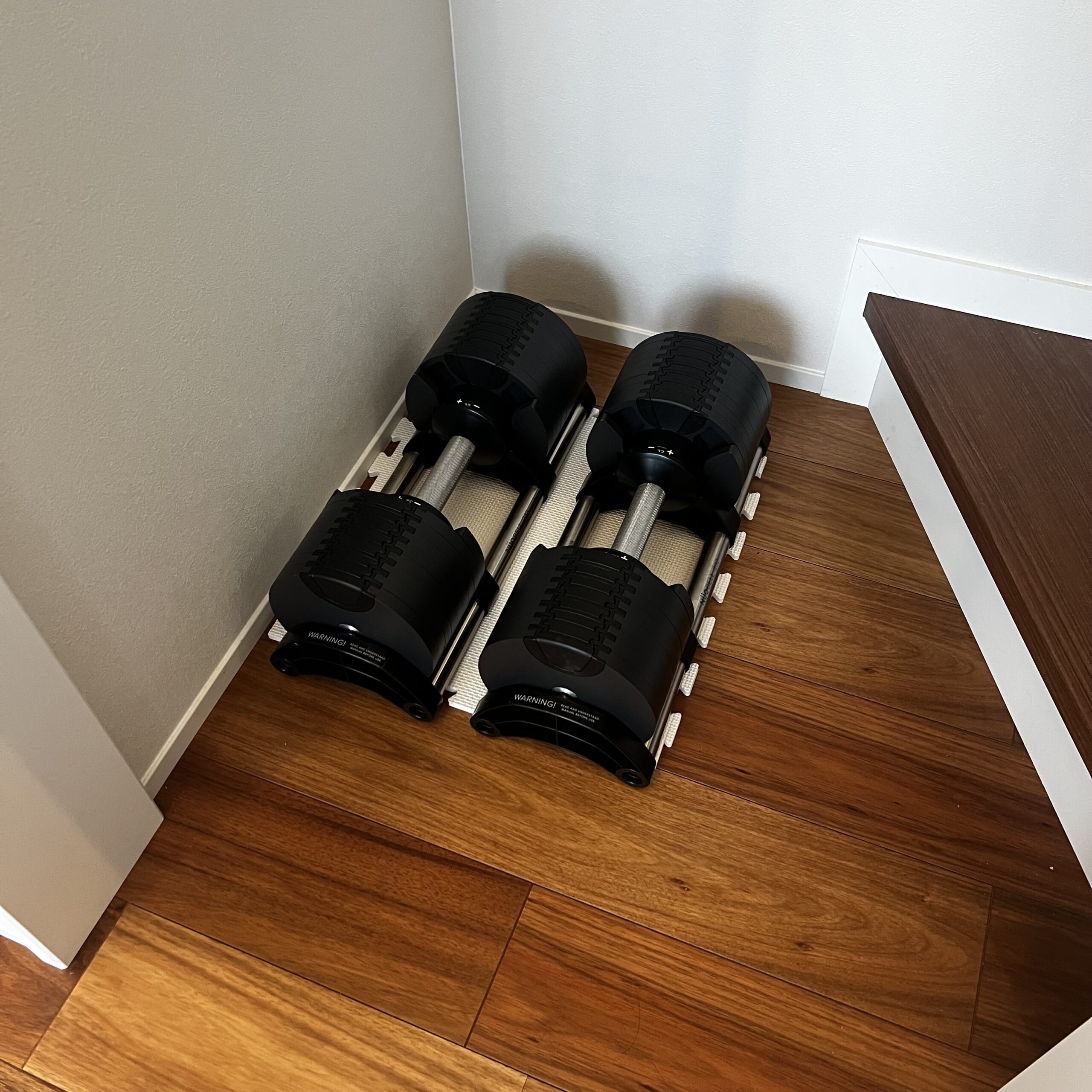 階段の踊り場に常設しているFLEXBELL 2個セット