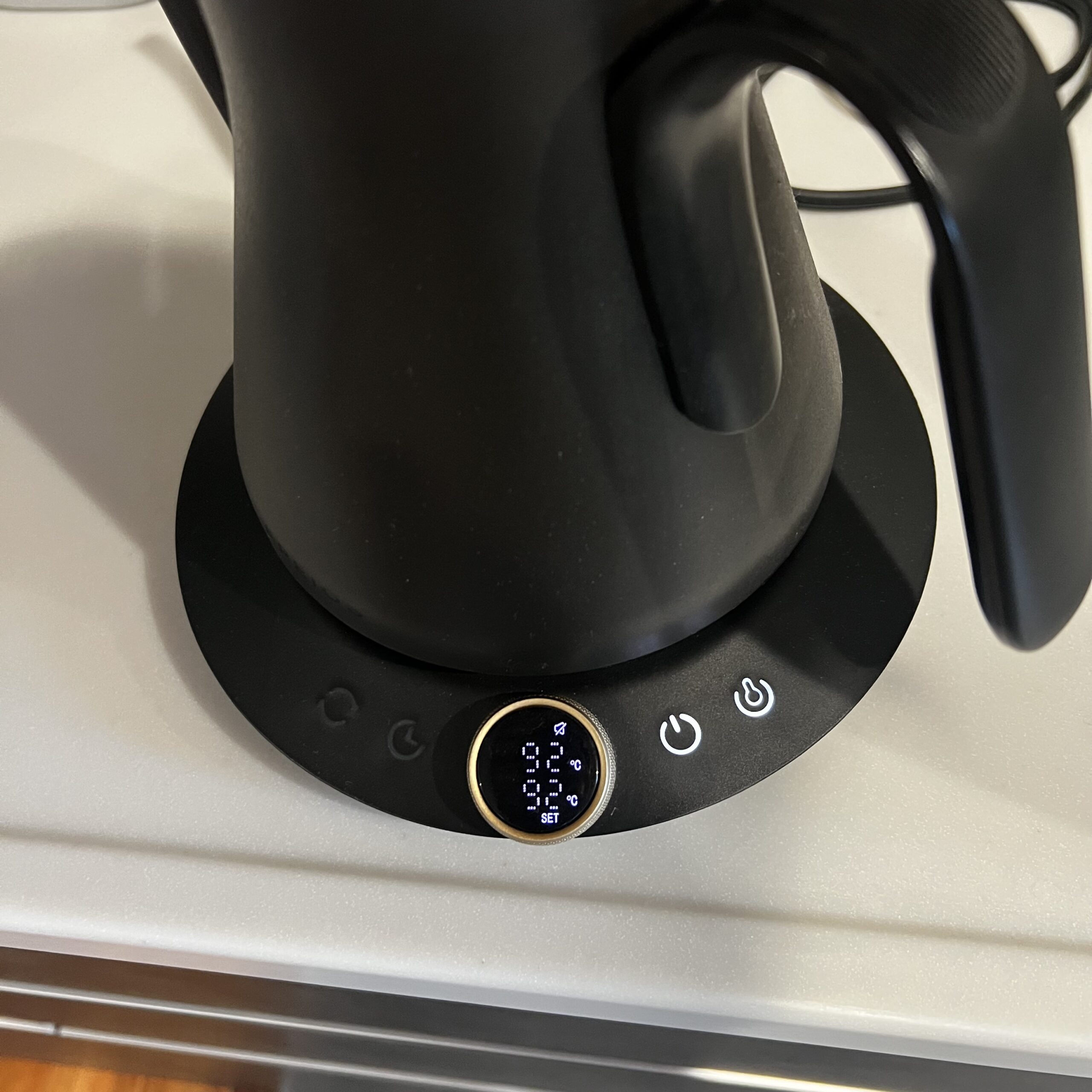EPEIOSのダイヤル拡大。SETモードで温度を1℃刻みで設定できる操作部